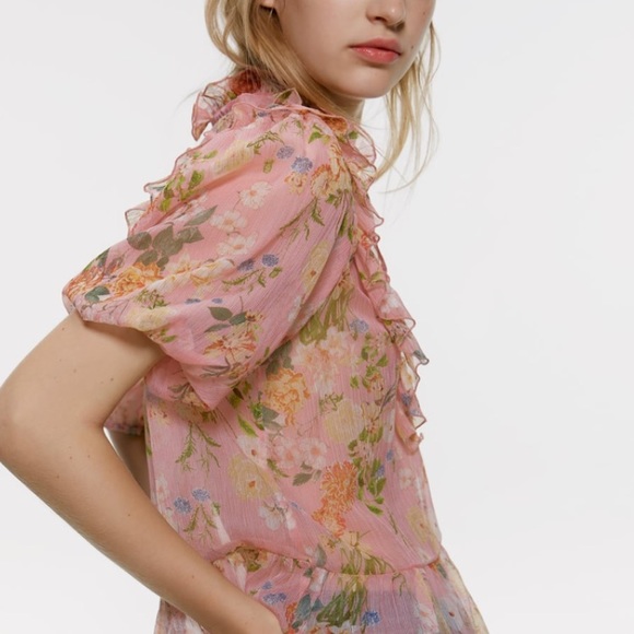 Zara Tops - 🌞NWT ZARA Pink Floral Long Sleeve
